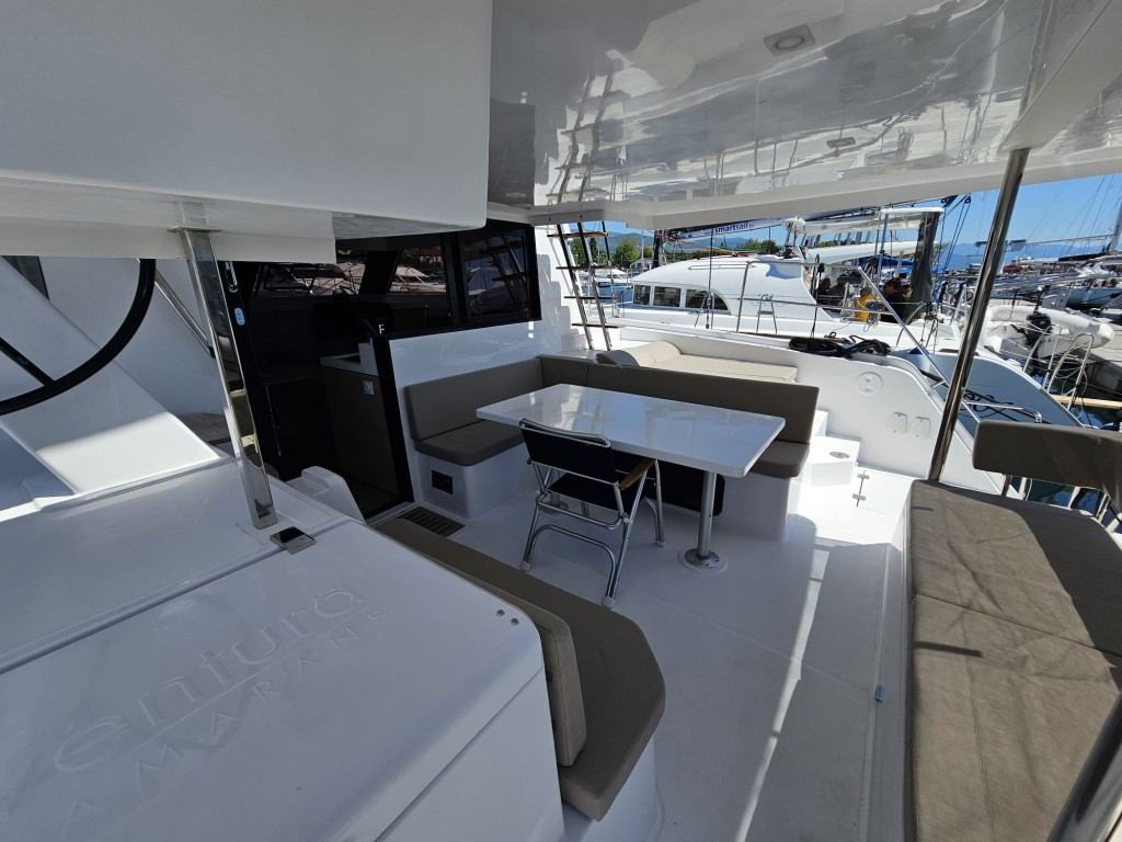Yacht AVENTURA - 37 "Thomas"