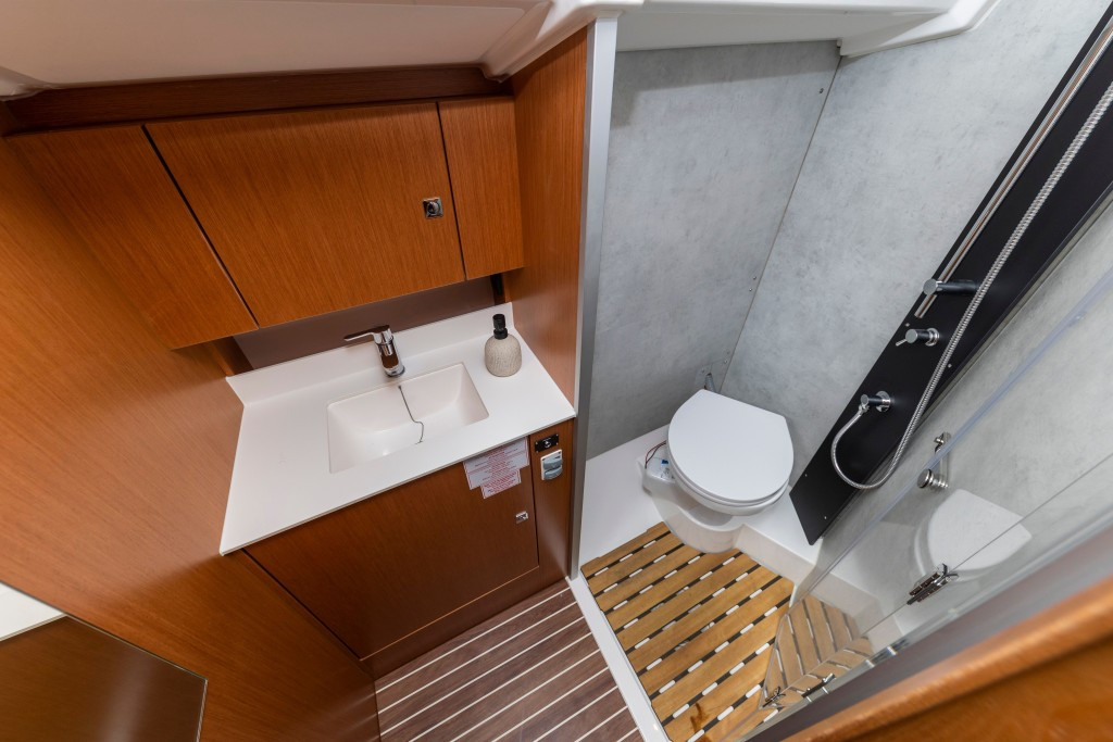 Yacht BAVARIA - C38 "Martini"