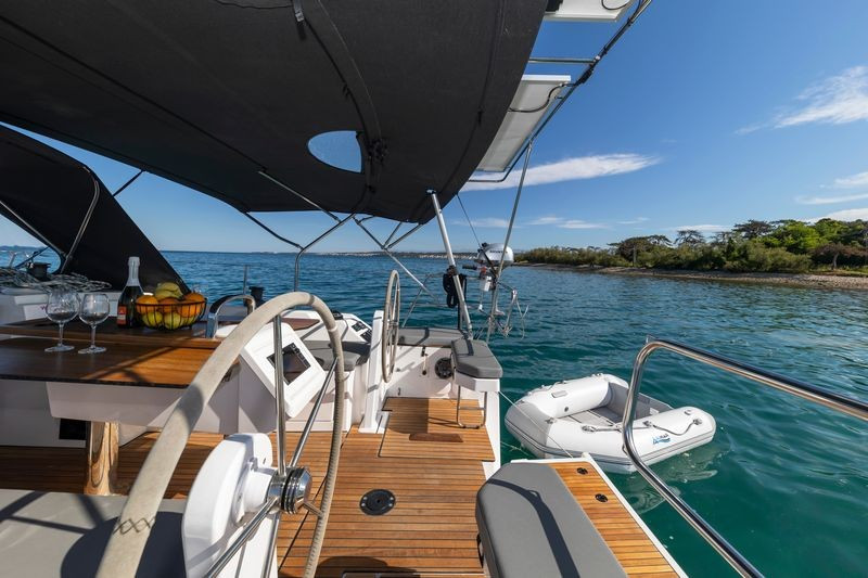 Yacht BAVARIA - C38 "Martini"