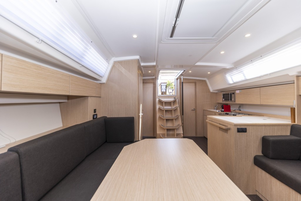 Yacht BAVARIA - C42 "Marashino"