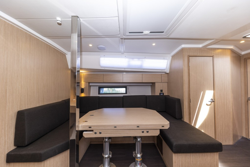 Yacht BAVARIA - C42 "Marashino"