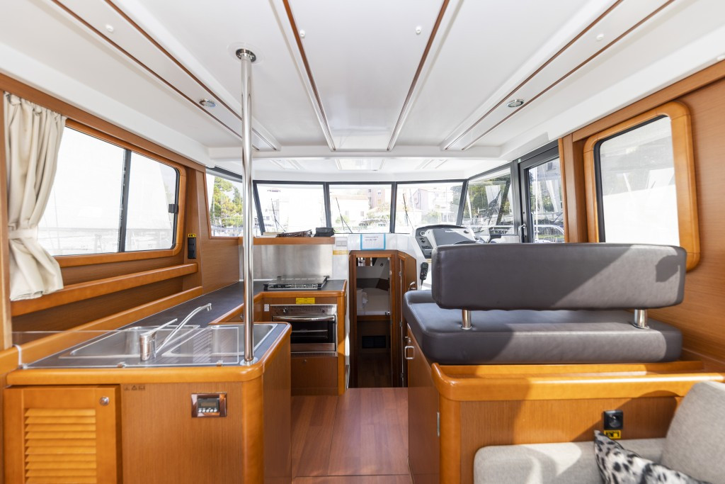 Yacht BENETEAU - Swift Trawler 34 fly "Blue Sky"