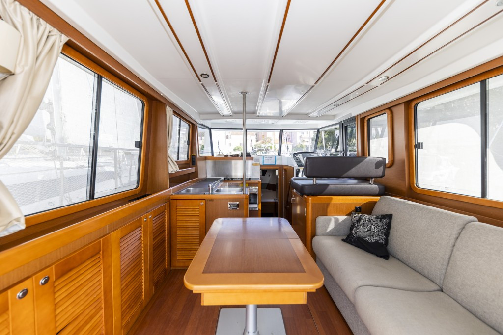 Yacht BENETEAU - Swift Trawler 34 fly "Blue Sky"