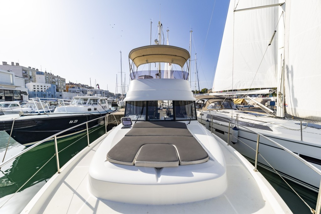 Yacht BENETEAU - Swift Trawler 34 fly "Blue Sky"