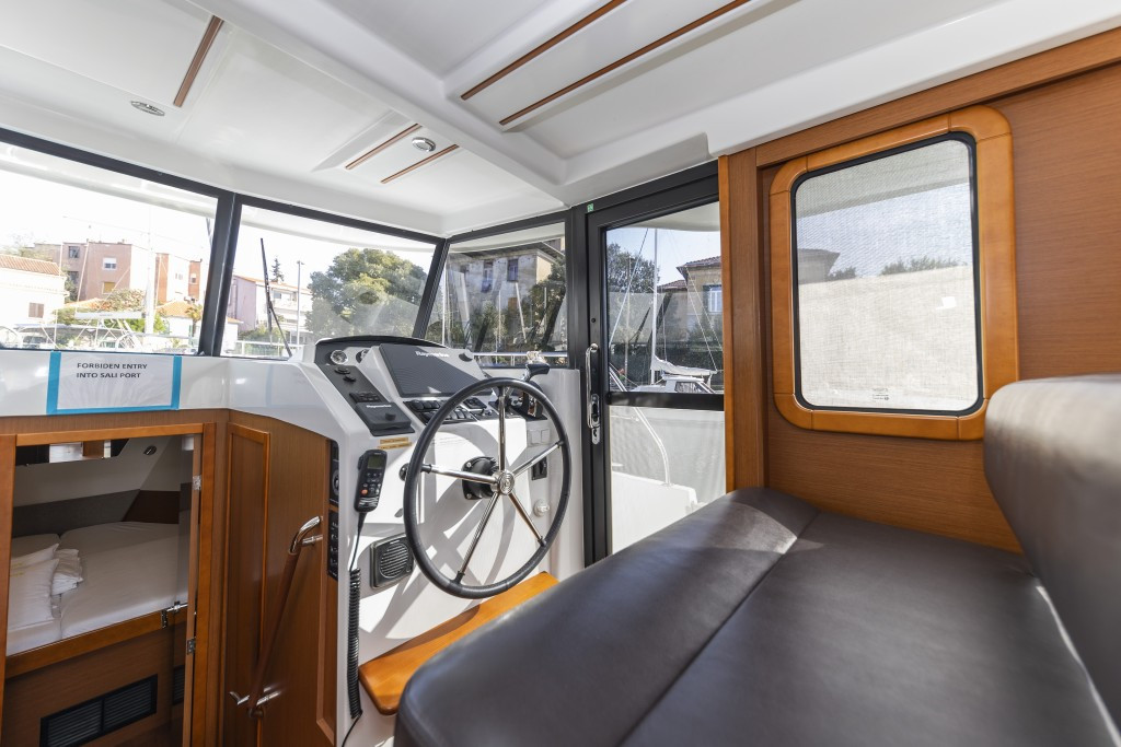 Yacht BENETEAU - Swift Trawler 34 fly "Blue Sky"