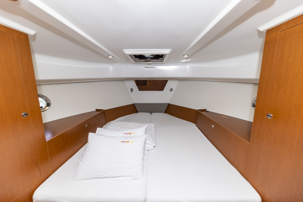 Yacht BENETEAU - Swift Trawler 34 fly "Blue Sky"