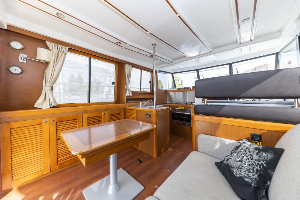 Yacht BENETEAU - Swift Trawler 34 fly "Blue Sky"