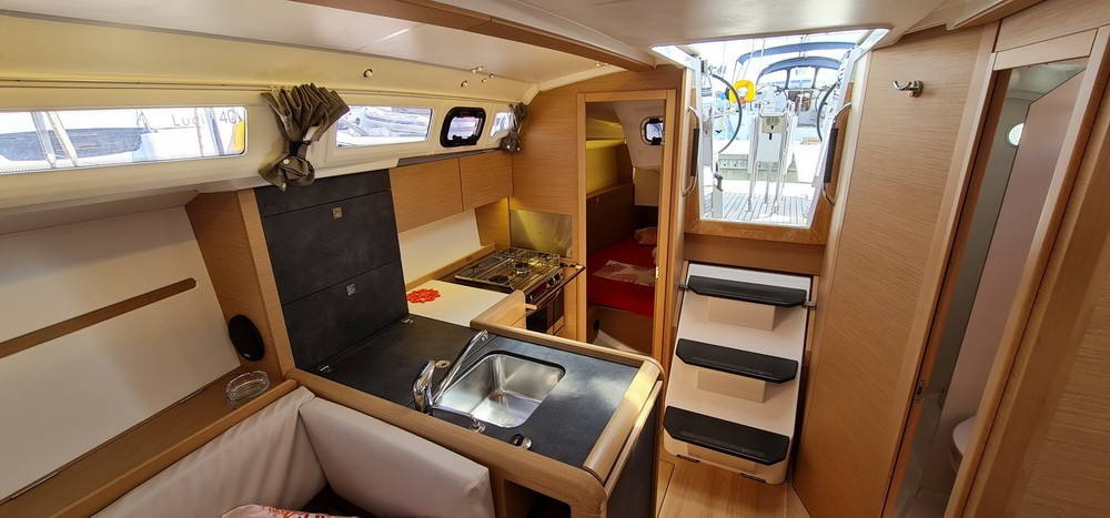 Yacht JEANNEAU - Sun Odyssey 349 "Dorina"