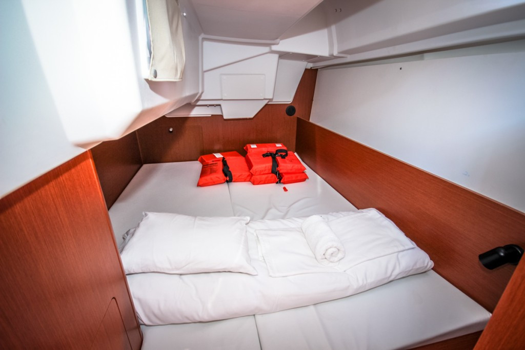 Yacht BENETEAU - Oceanis 35 "Mala Luna"