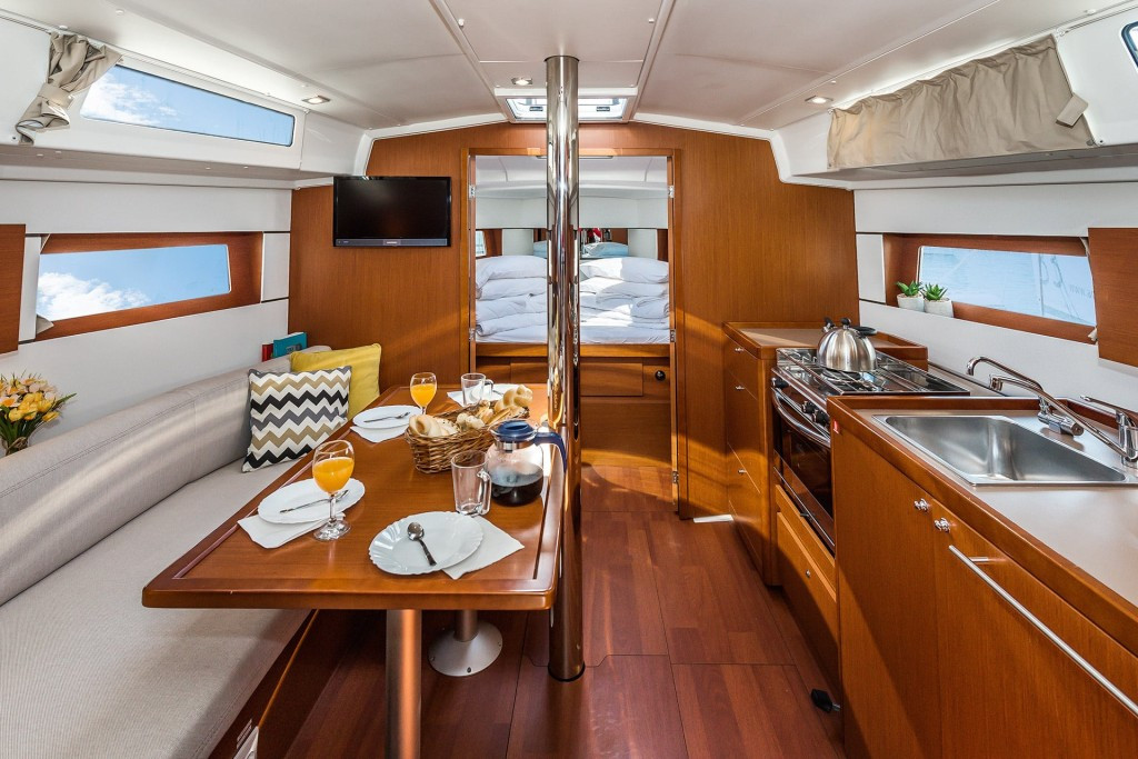 Yacht BENETEAU - Oceanis 38.1 "Sailor Jupiter"