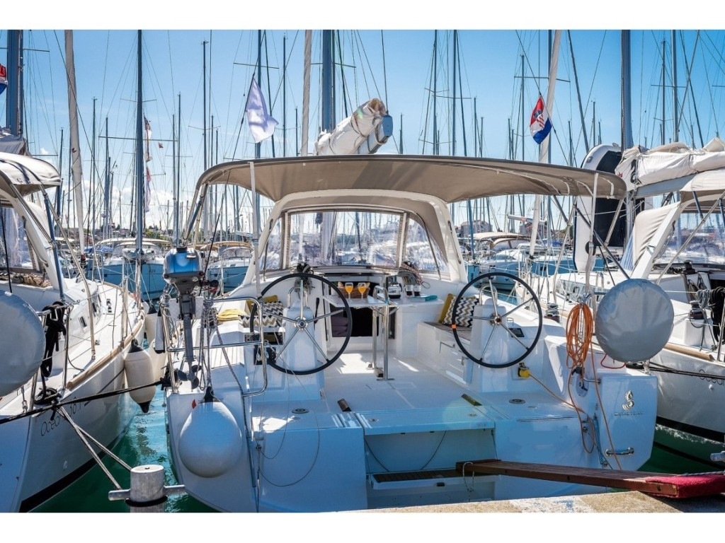 Yacht BENETEAU - Oceanis 38.1 "Sailor Jupiter"