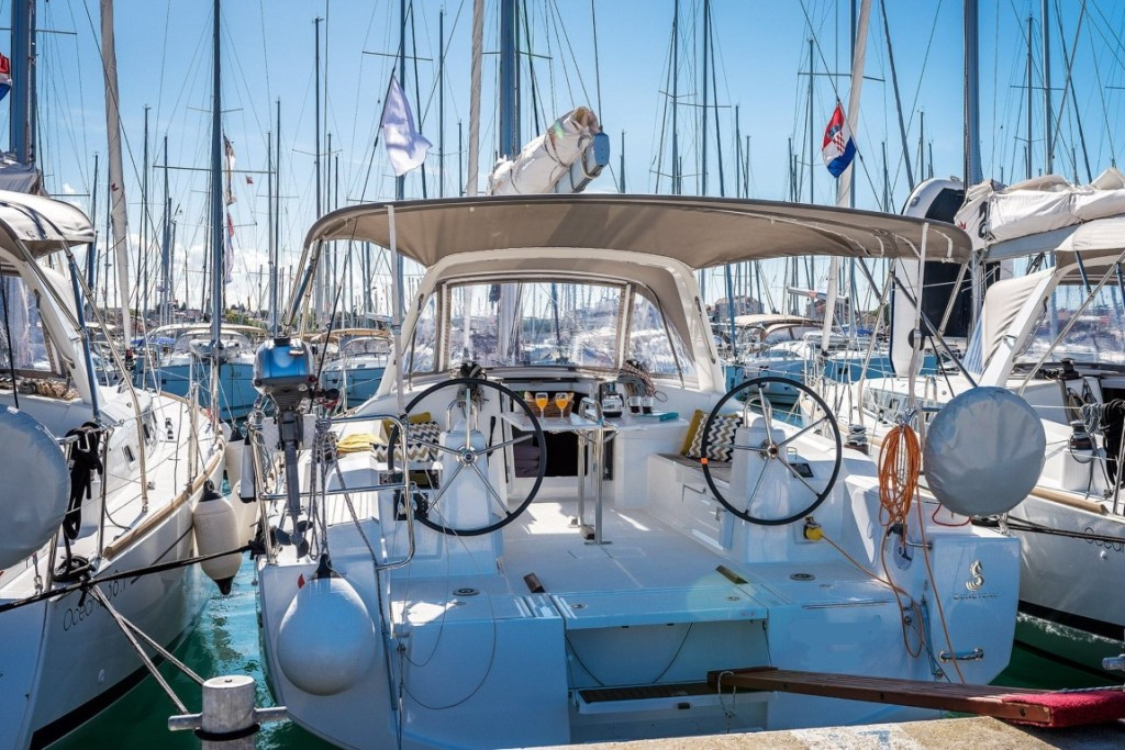 Yacht BENETEAU - Oceanis 38.1 "Sailor Jupiter"
