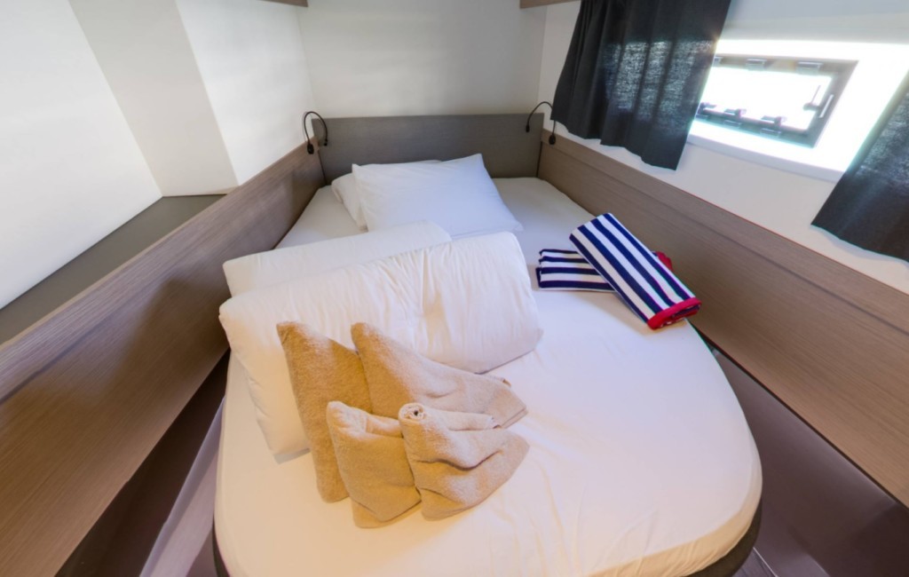 Yacht FOUNTAINE PAJOT - Astrea 42 "Magic Summer"