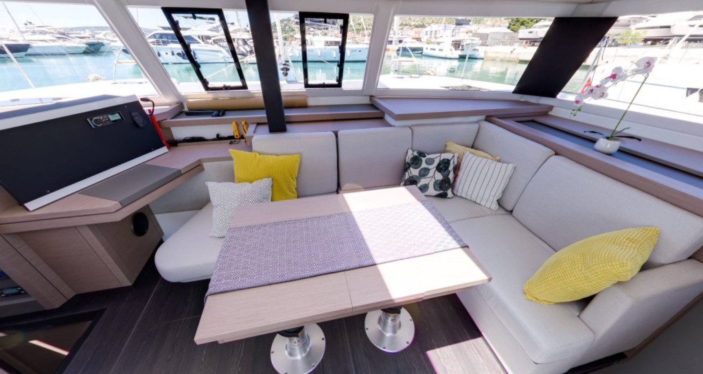 Yacht FOUNTAINE PAJOT - Astrea 42 "Magic Summer"