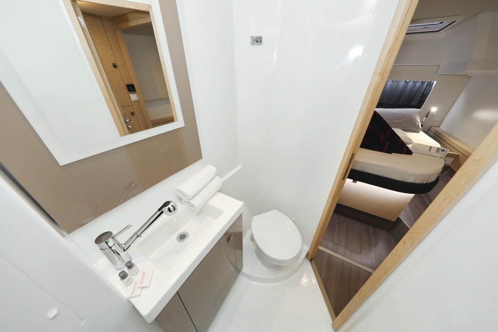 Yacht FOUNTAINE PAJOT - Astrea 42 "Ocean Runner"