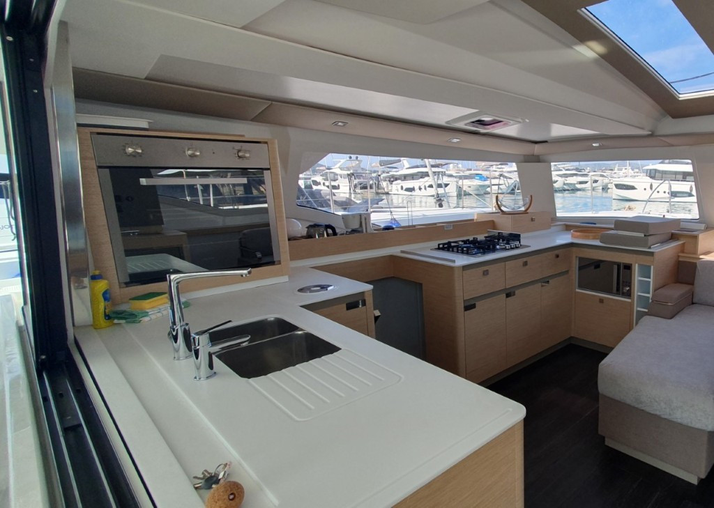 Yacht FOUNTAINE PAJOT - Elba 45 "Adria Blue"