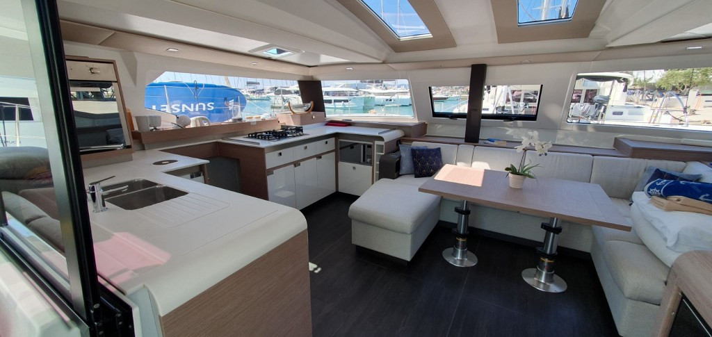 Yacht FOUNTAINE PAJOT - Elba 45 "Adria Blue"