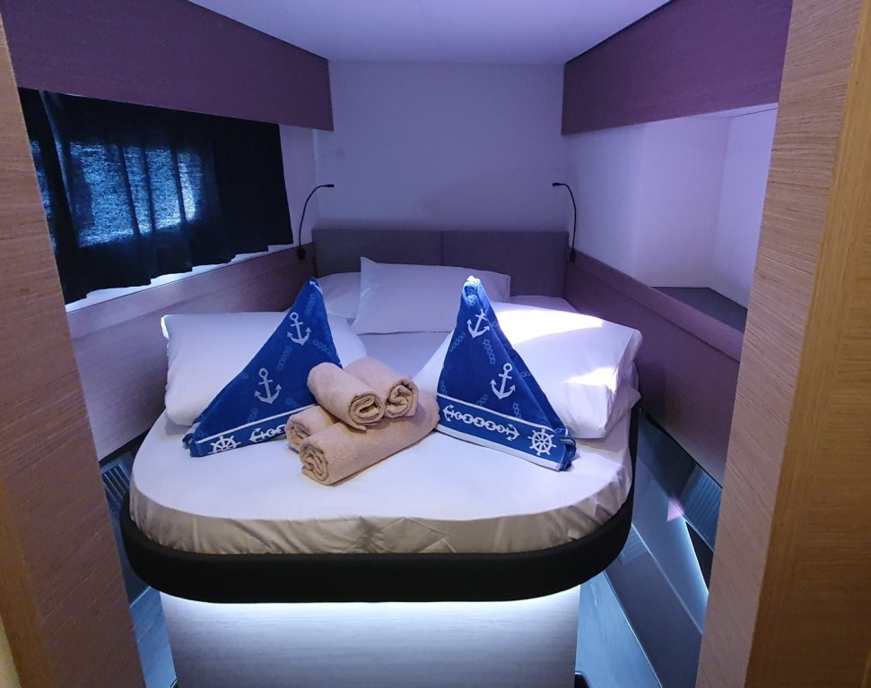 Yacht FOUNTAINE PAJOT - Elba 45 "Adria Blue"