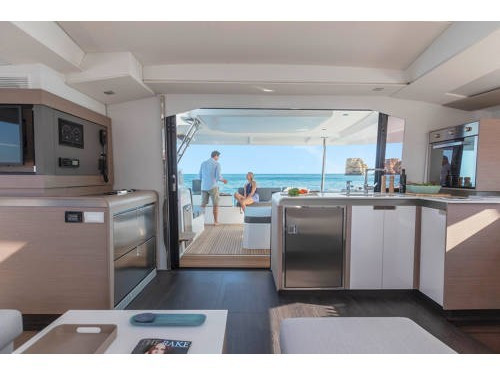 Yacht FOUNTAINE PAJOT - Elba 45 "Adria Blue"