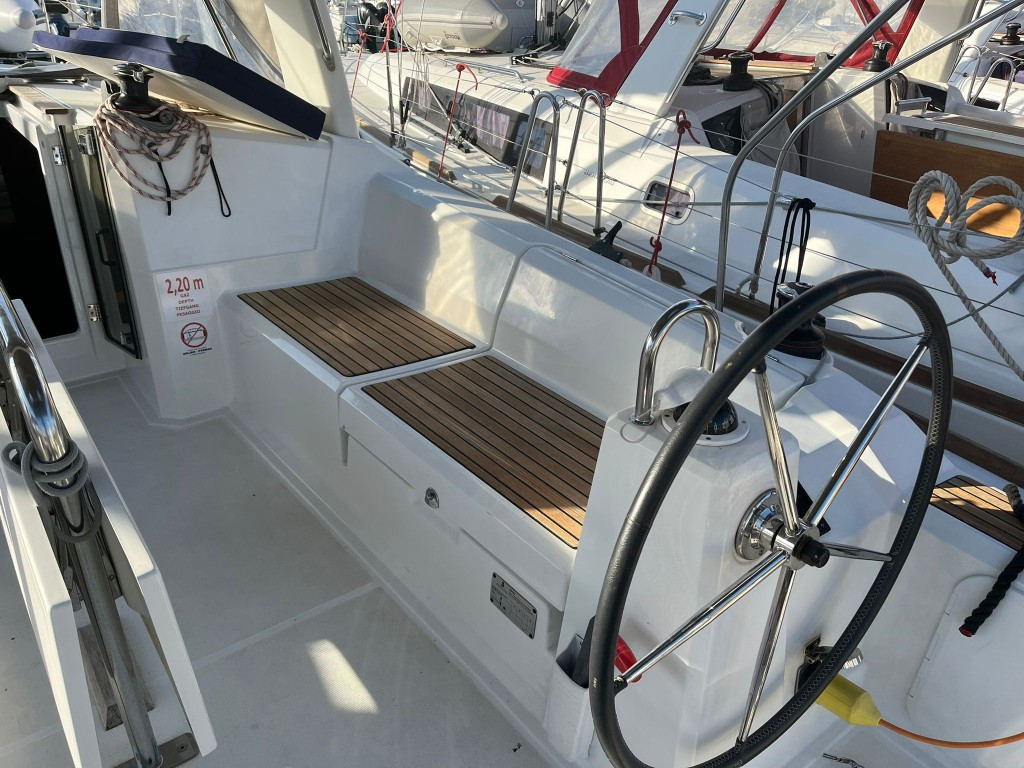 Yacht BENETEAU - Oceanis 38.1 "Sailor Mercury"