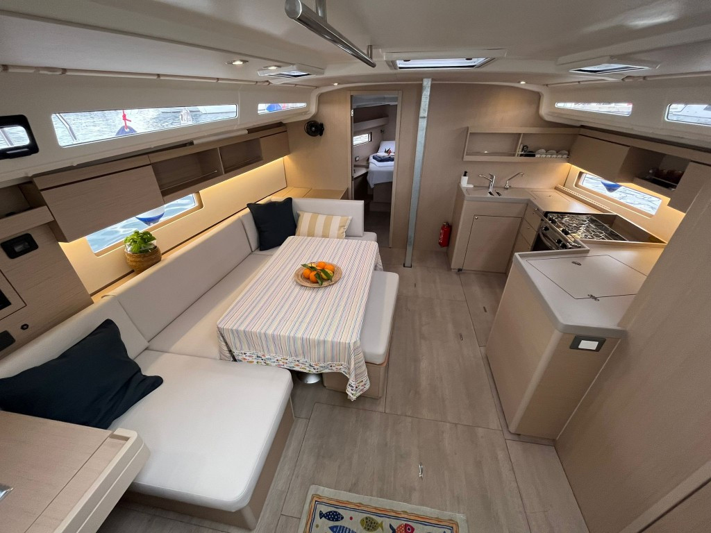 Yacht BENETEAU - Oceanis 40.1 "Cosmic Dancer"