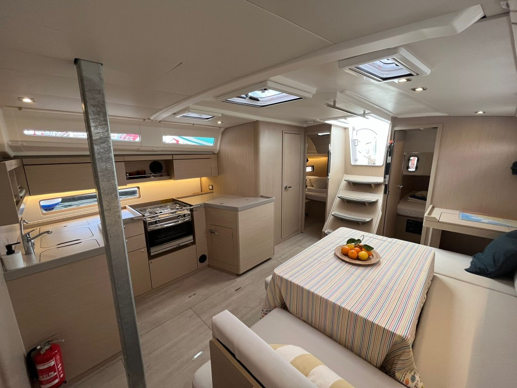 Yacht BENETEAU - Oceanis 40.1 "Cosmic Dancer"