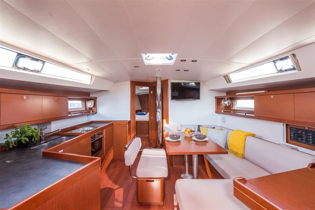 Yacht BENETEAU - Oceanis 45 "Zoa"