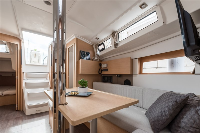 Yacht BENETEAU - Oceanis 38.1 "Cvita"