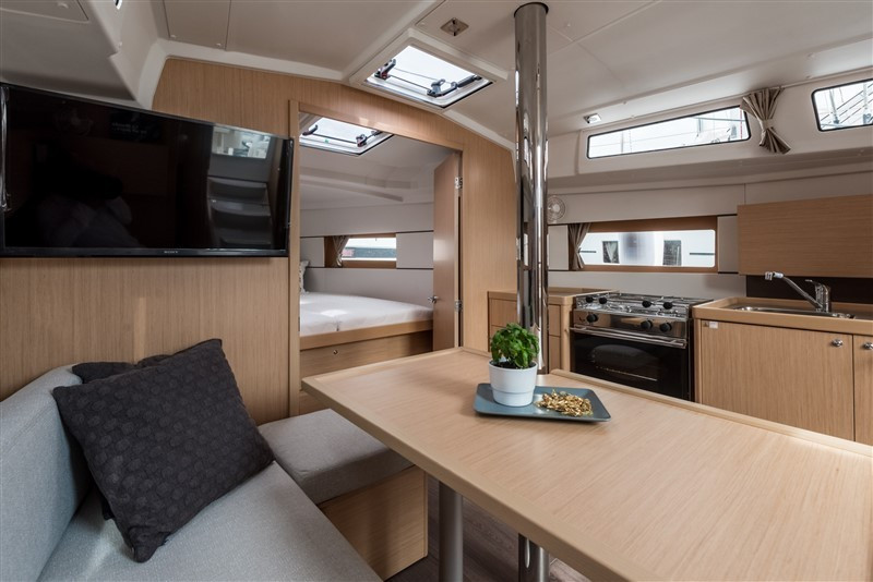 Yacht BENETEAU - Oceanis 38.1 "Cvita"