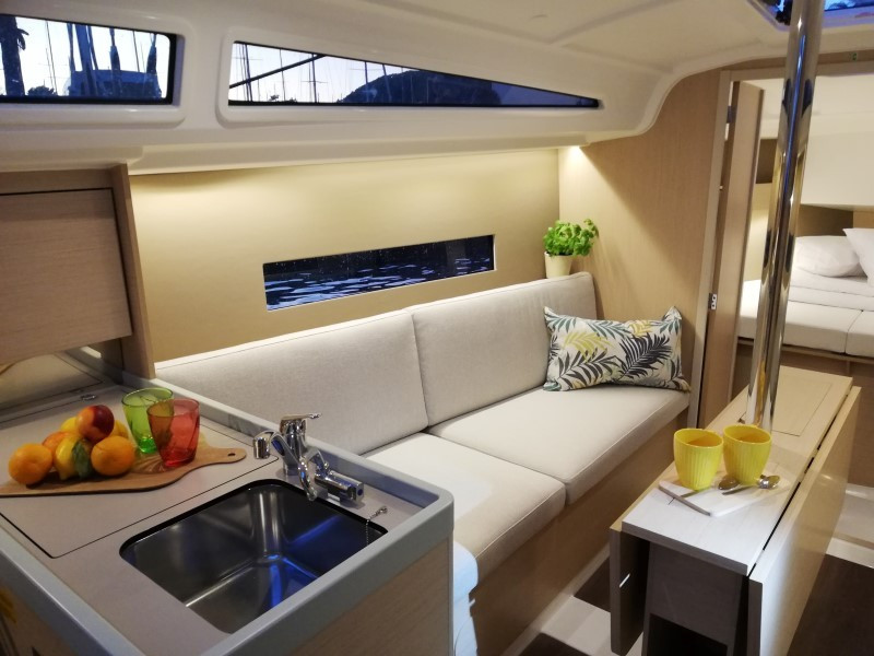 Yacht BENETEAU - Oceanis 30.1 "Mobula Cero"