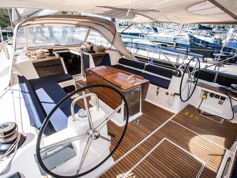 Yacht DUFOUR - 560 Grand Large "Petrovich"