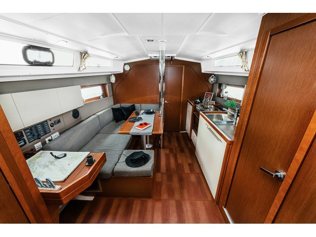 Yacht BENETEAU - Oceanis 38 "Happy"