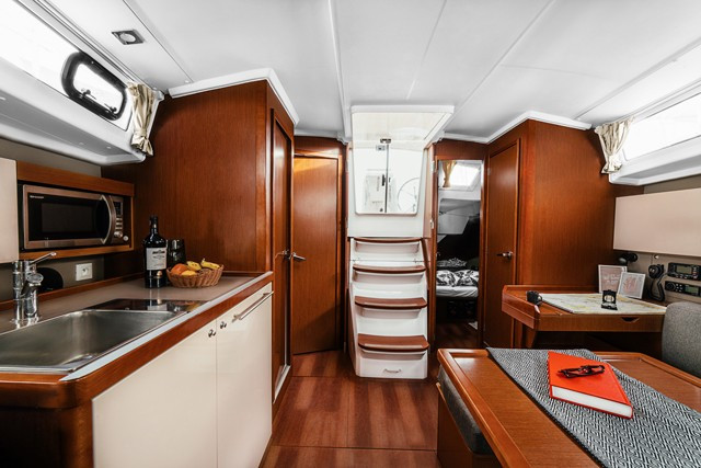 Yacht BENETEAU - Oceanis 38 "Happy"