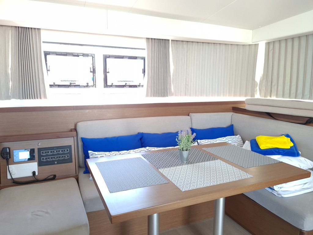 Yacht LAGOON - 40 "Sailing Point"