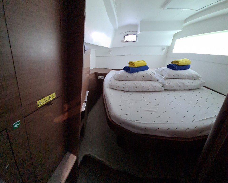 Yacht LAGOON - 40 "Sailing Point"