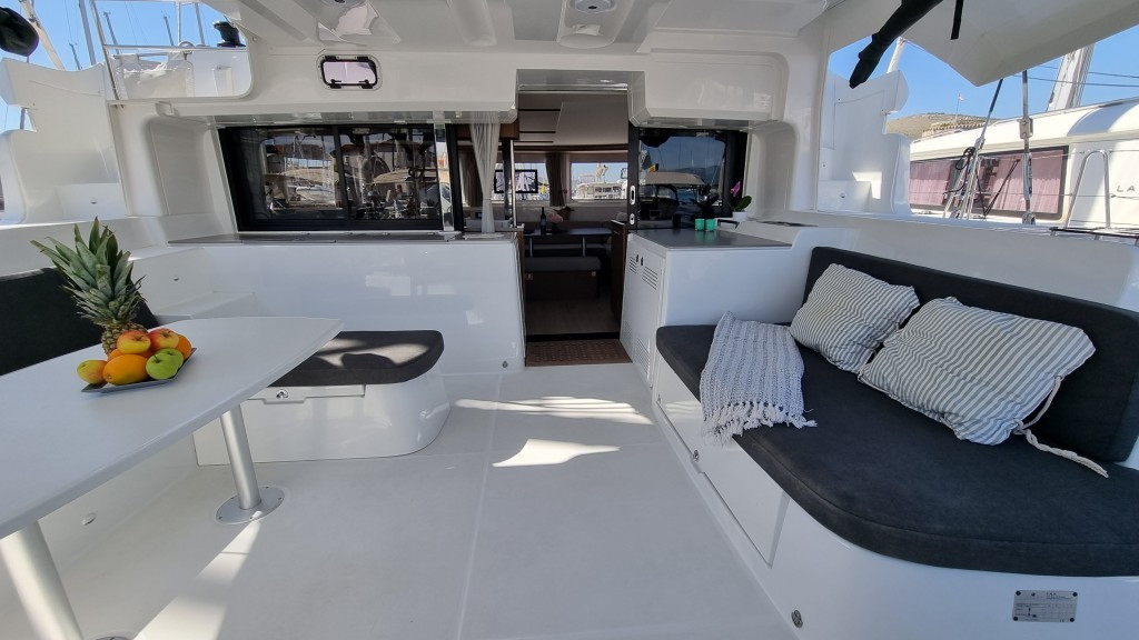 Yacht LAGOON - 46 "Magic Point"