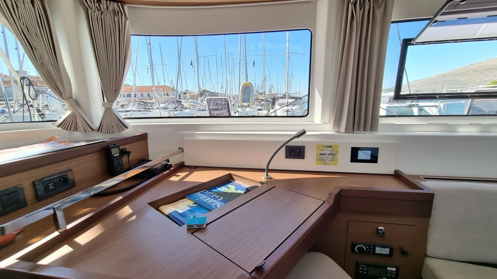 Yacht LAGOON - 46 "Magic Point"