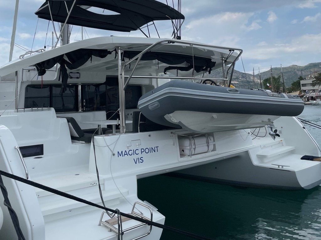 Yacht LAGOON - 46 "Magic Point"