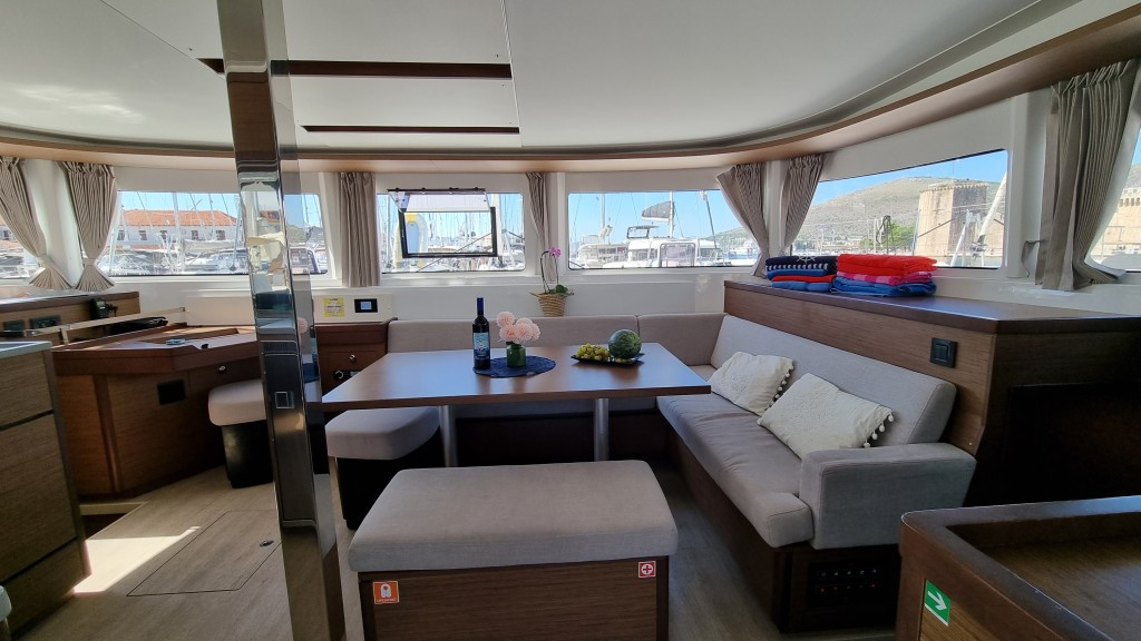 Yacht LAGOON - 46 "Magic Point"