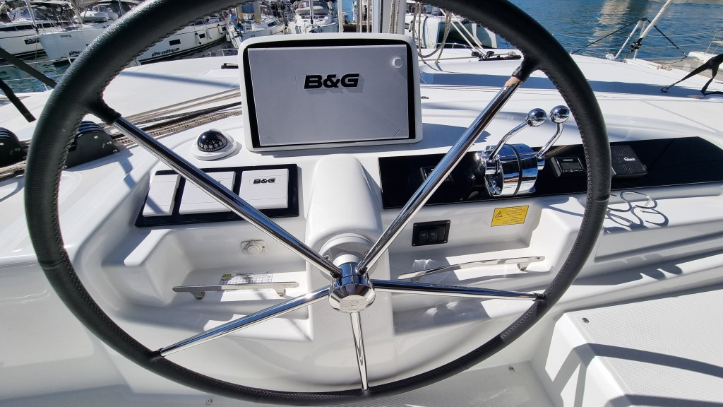 Yacht LAGOON - 46 "Magic Point"