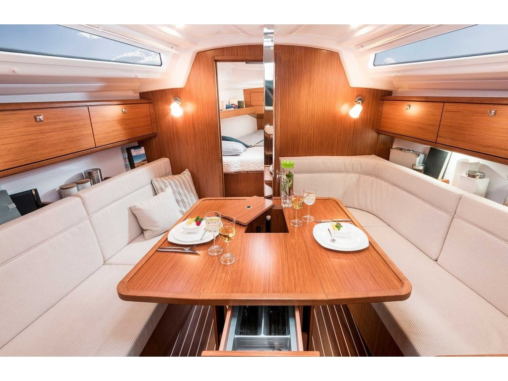 Yacht BAVARIA - Cruiser 34 "Ziggy"