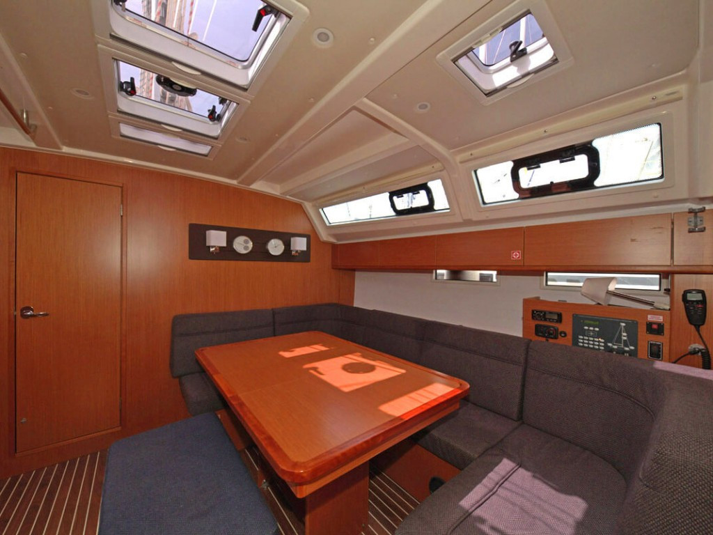 Yacht BAVARIA - Cruiser 46 "Tequila"