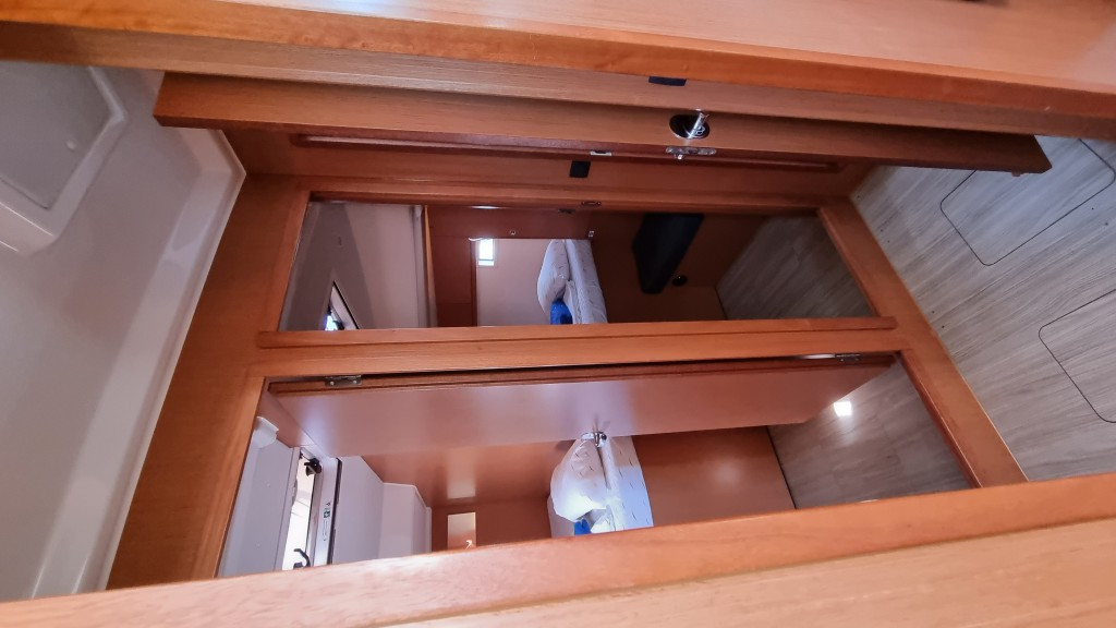 Yacht BAVARIA - Cruiser 46 "Spring Dolphin"