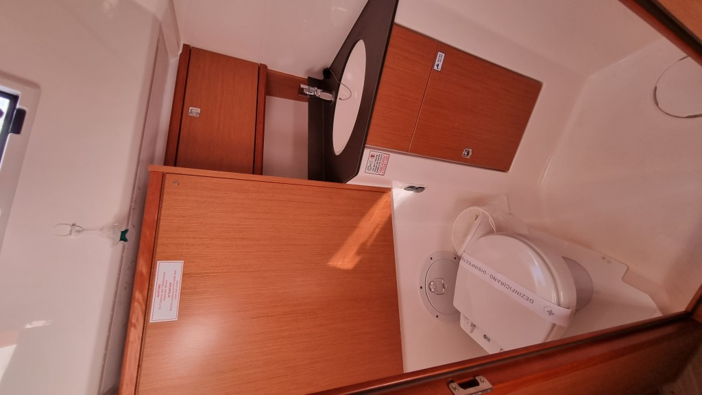 Yacht BAVARIA - Cruiser 46 "Spring Dolphin"