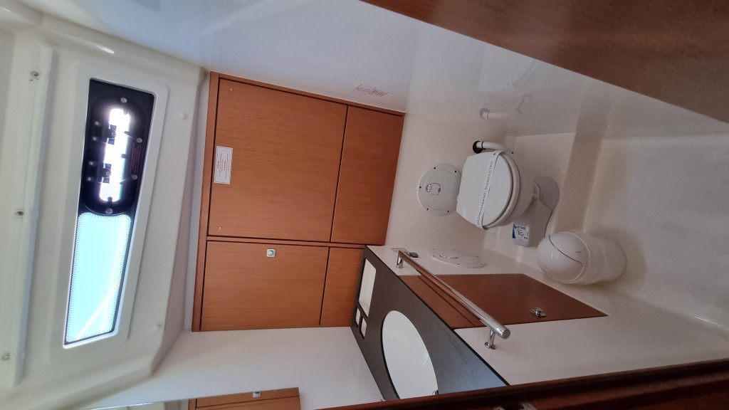 Yacht BAVARIA - Cruiser 46 "Spring Dolphin"