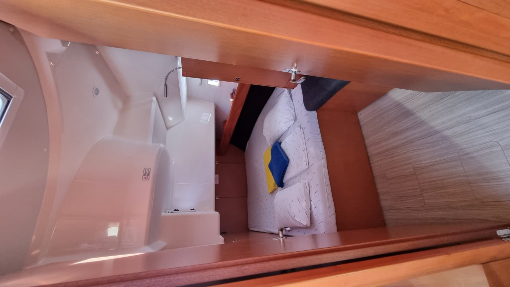 Yacht BAVARIA - Cruiser 46 "Spring Dolphin"