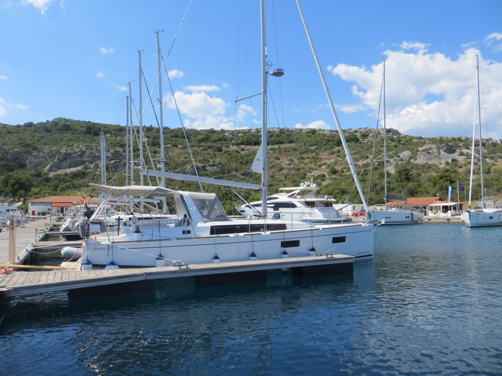 Yacht BENETEAU - Oceanis 38.1 "Eleven"