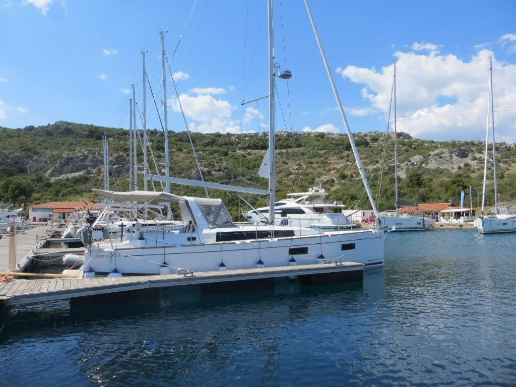 Yacht BENETEAU - Oceanis 38.1 "Eleven"