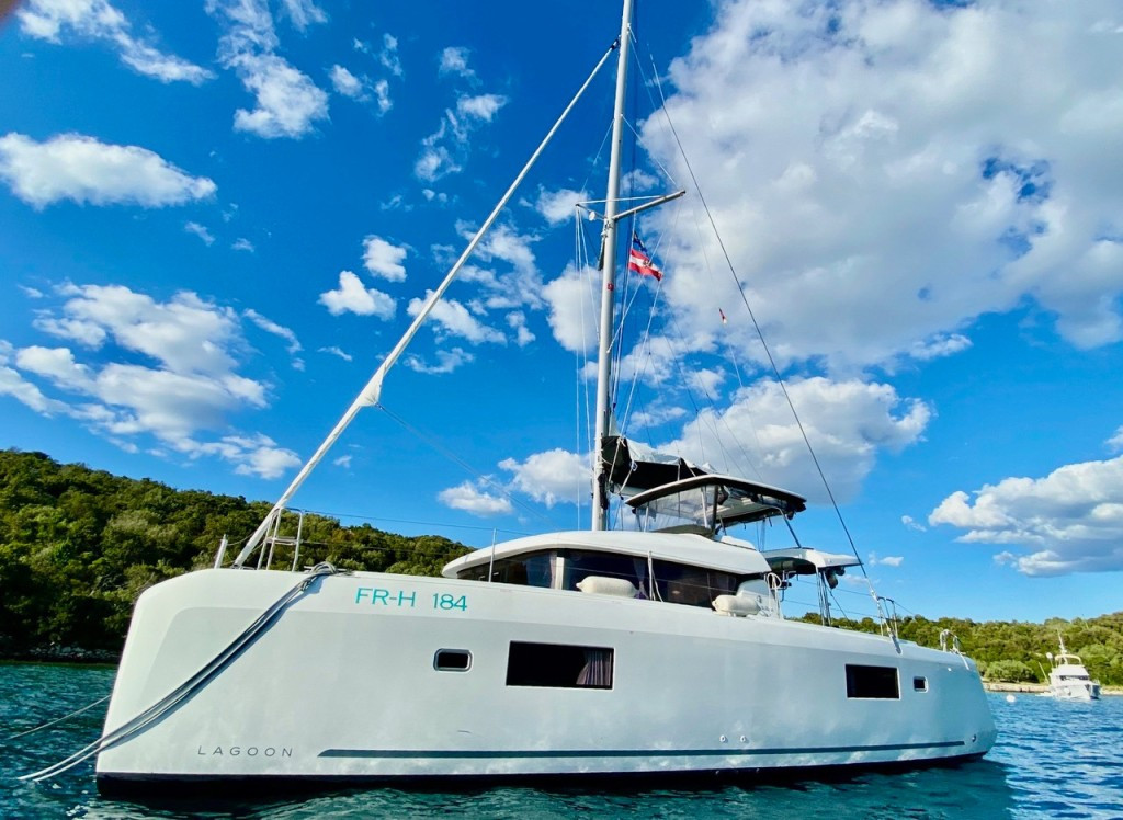 Yacht LAGOON - 42 "Grand DeLuxe II"