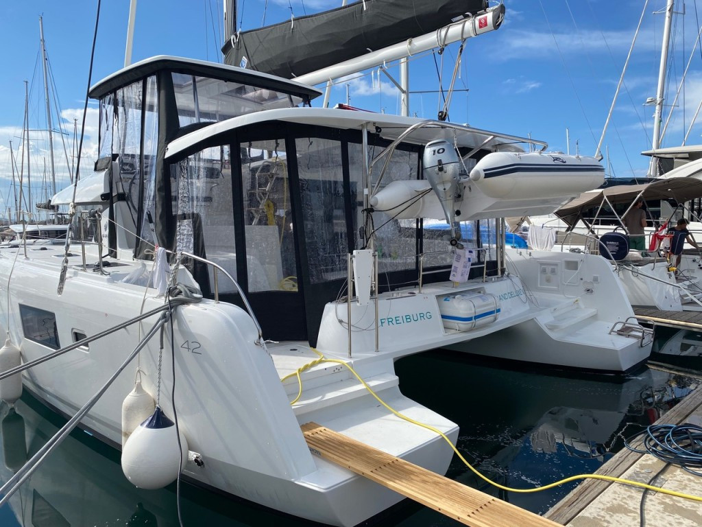 Yacht LAGOON - 42 "Grand DeLuxe II"